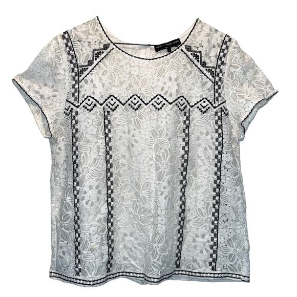 Generation Love Lace & Applique White Button Back Top Black Accents Large - Picture 1 of 7